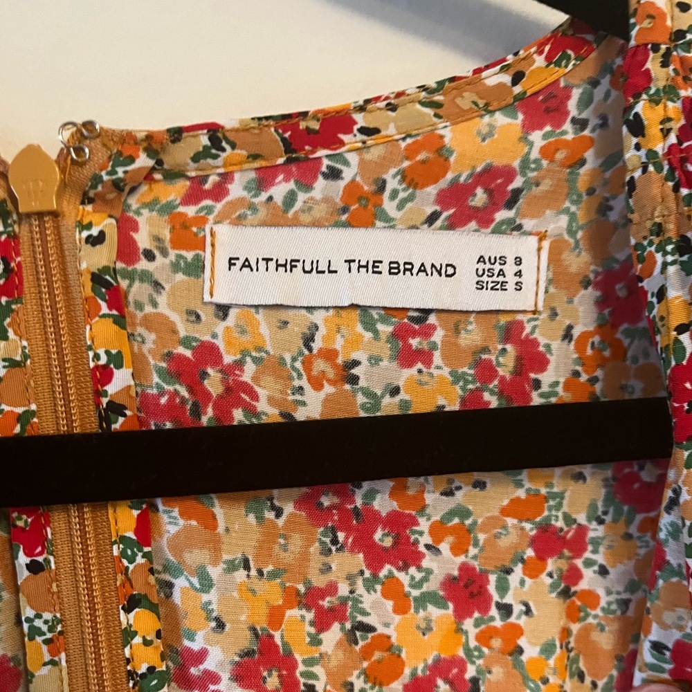 Never worn. Floral dress - Picture 3 of 5